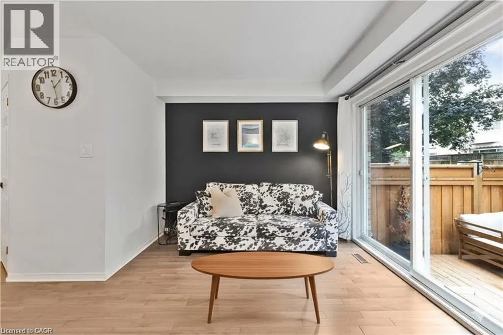 2015 CLEAVER Avenue Unit# 5, #5