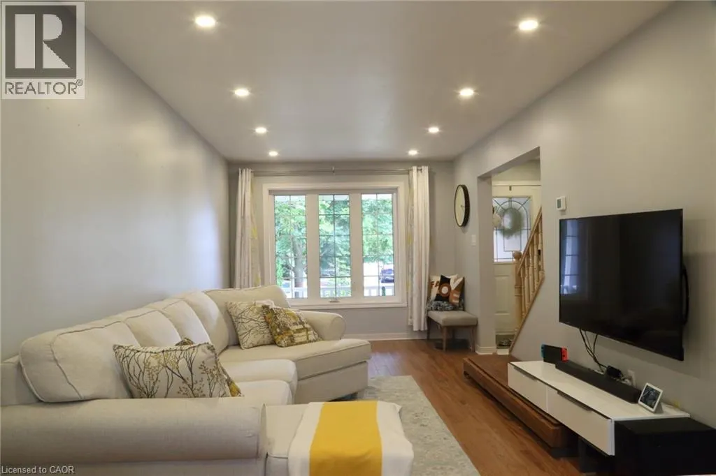 489 TIMBERCROFT Crescent