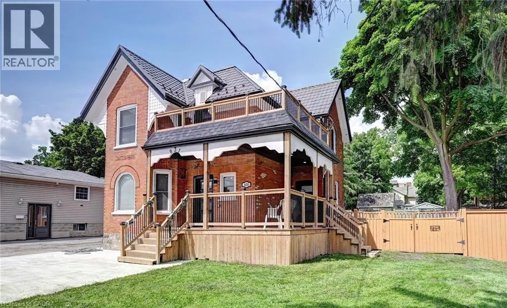 831 HAMILTON Street