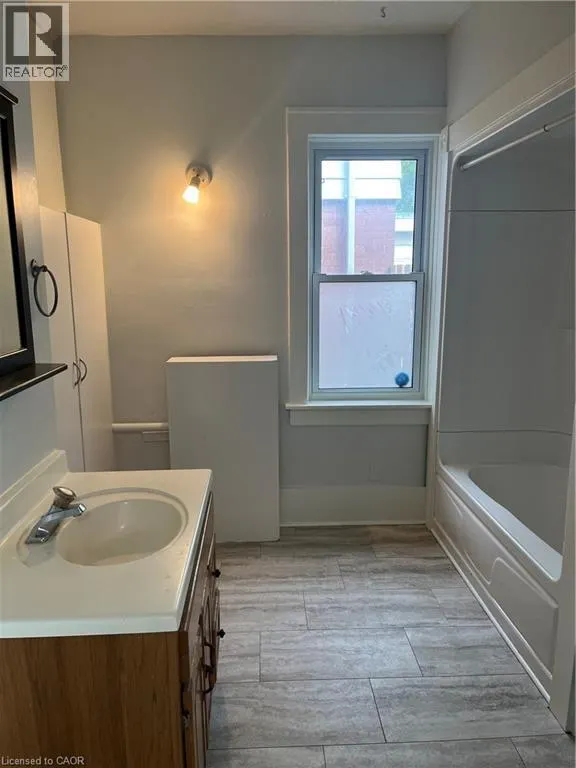 19 SHANLEY Street Unit# MAIN FLOOR, #MAIN FLOOR