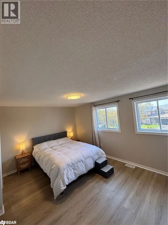 13 LEE Crescent