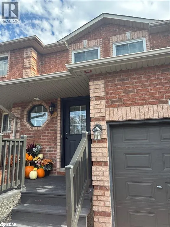 13 LEE Crescent