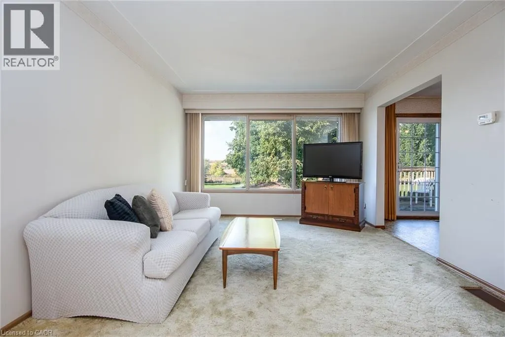 324 SNYDER'S Road E
