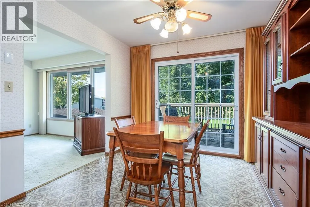 324 SNYDER'S Road E