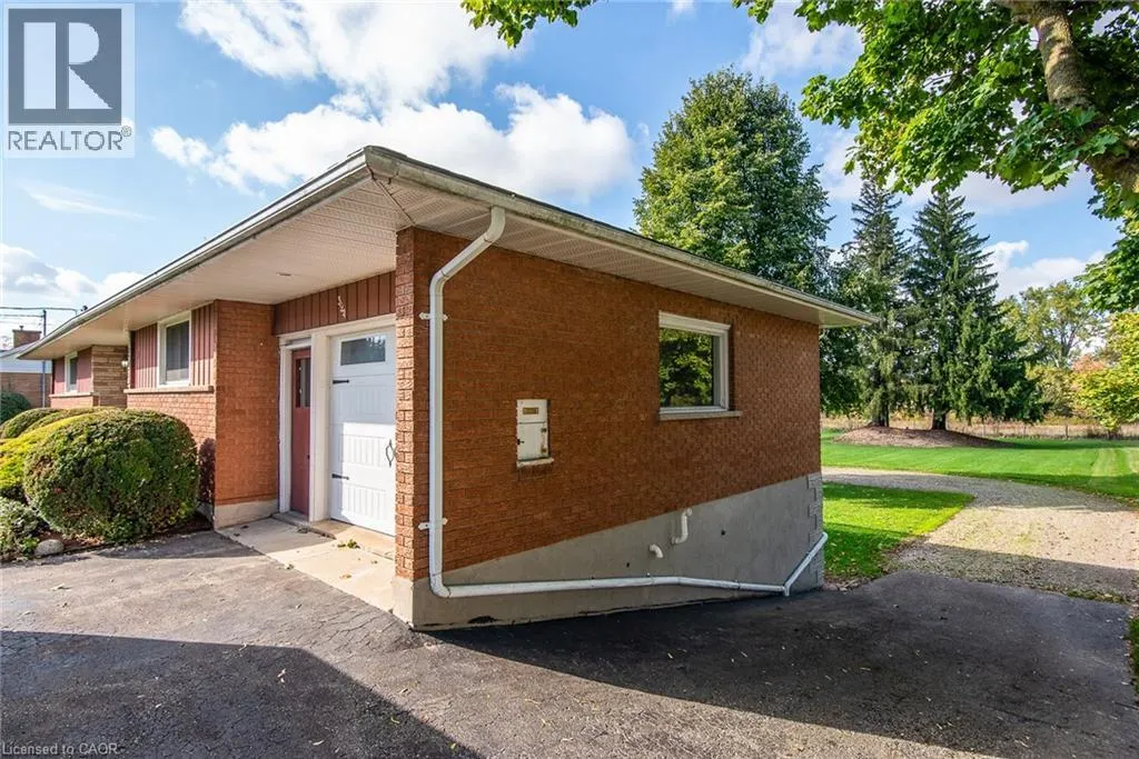 324 SNYDER'S Road E