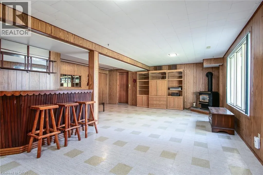 324 SNYDER'S Road E