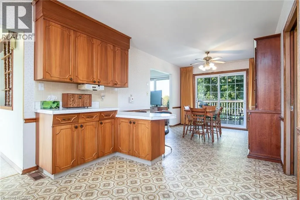 324 SNYDER'S Road E