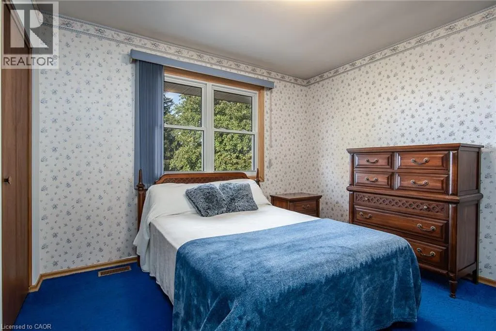 324 SNYDER'S Road E