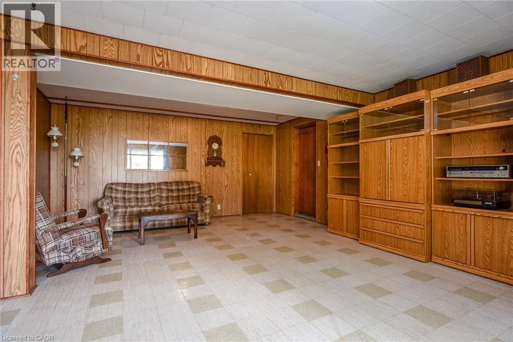 324 SNYDER'S Road E