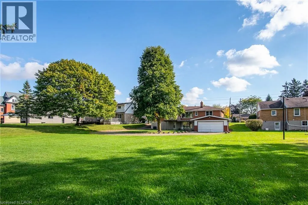 324 SNYDER'S Road E