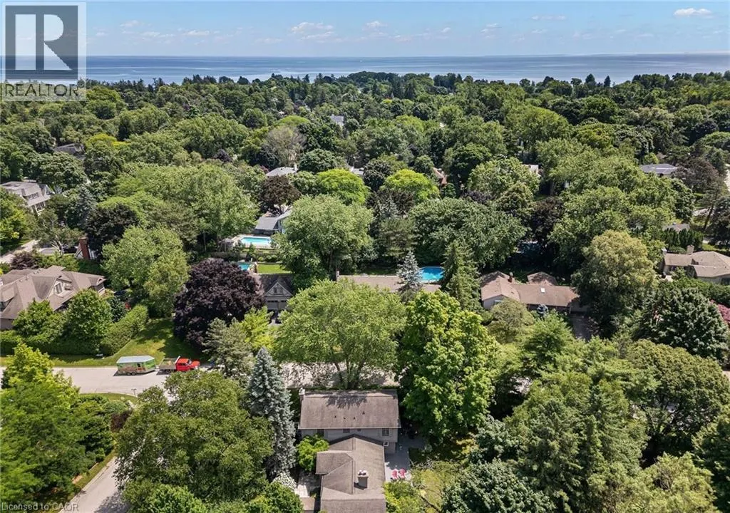 250 DALEWOOD Drive