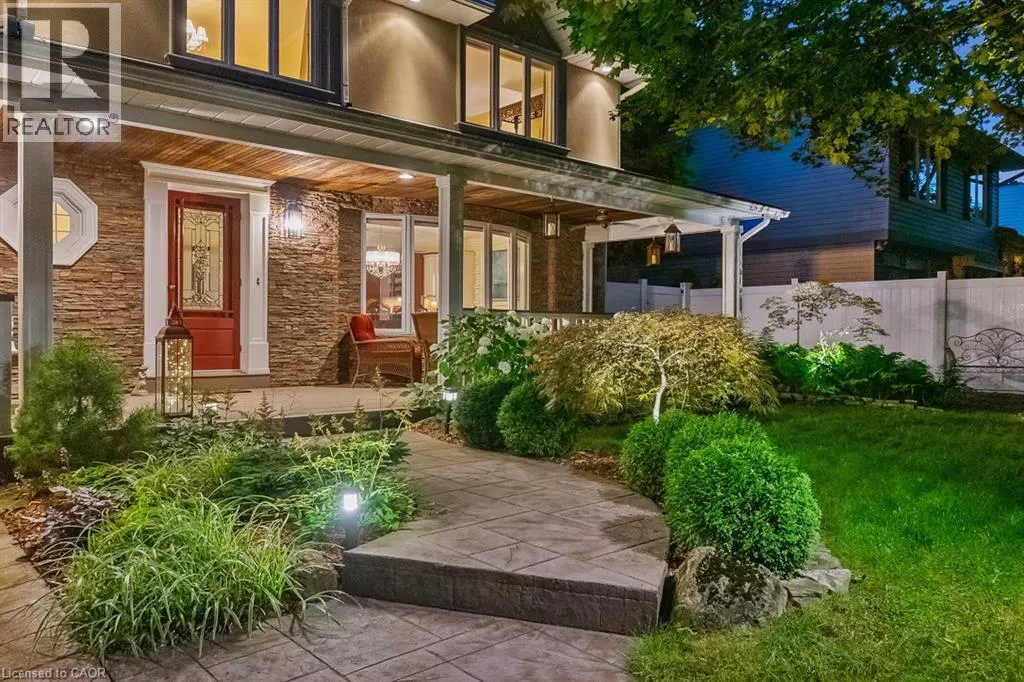 1318 HILLVIEW Crescent