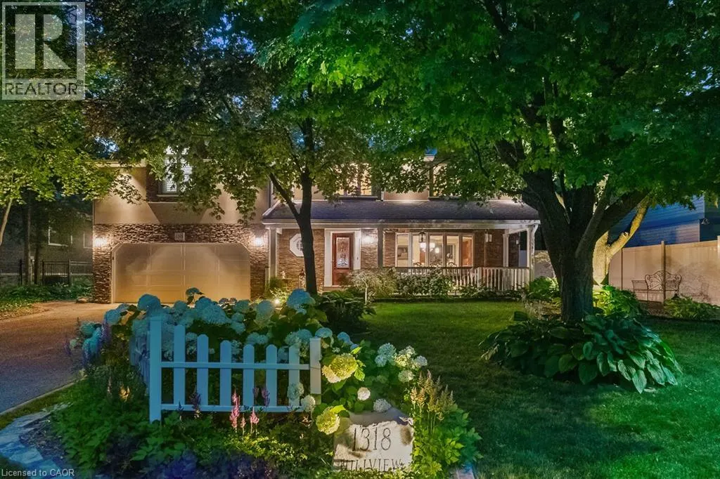 1318 HILLVIEW Crescent