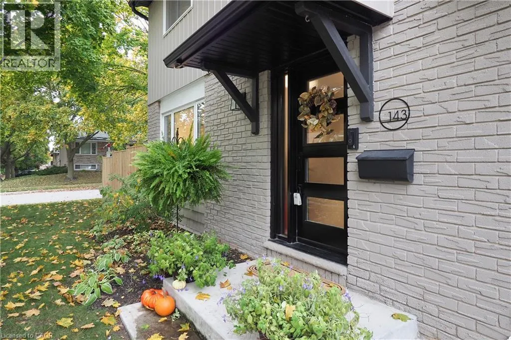 143 ANGELA Crescent