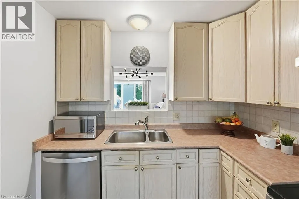 55 KERMAN Avenue Unit# 9, #9