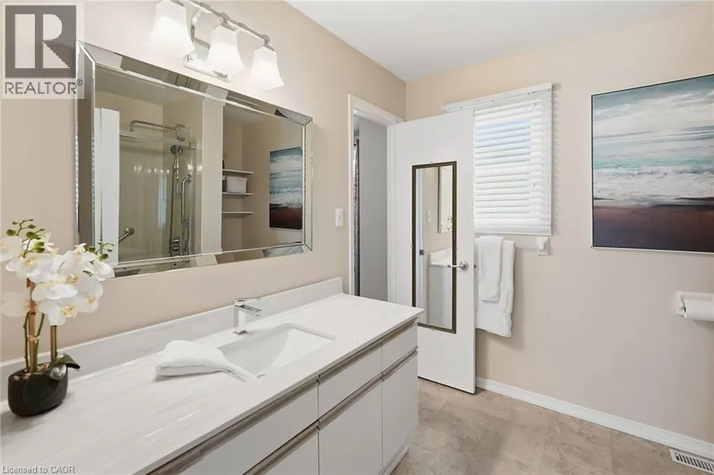 55 KERMAN Avenue Unit# 9, #9