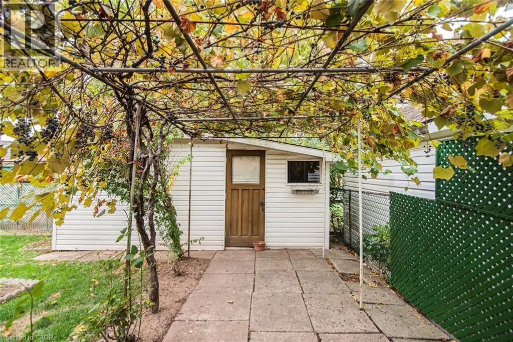 31 ADAIR Avenue