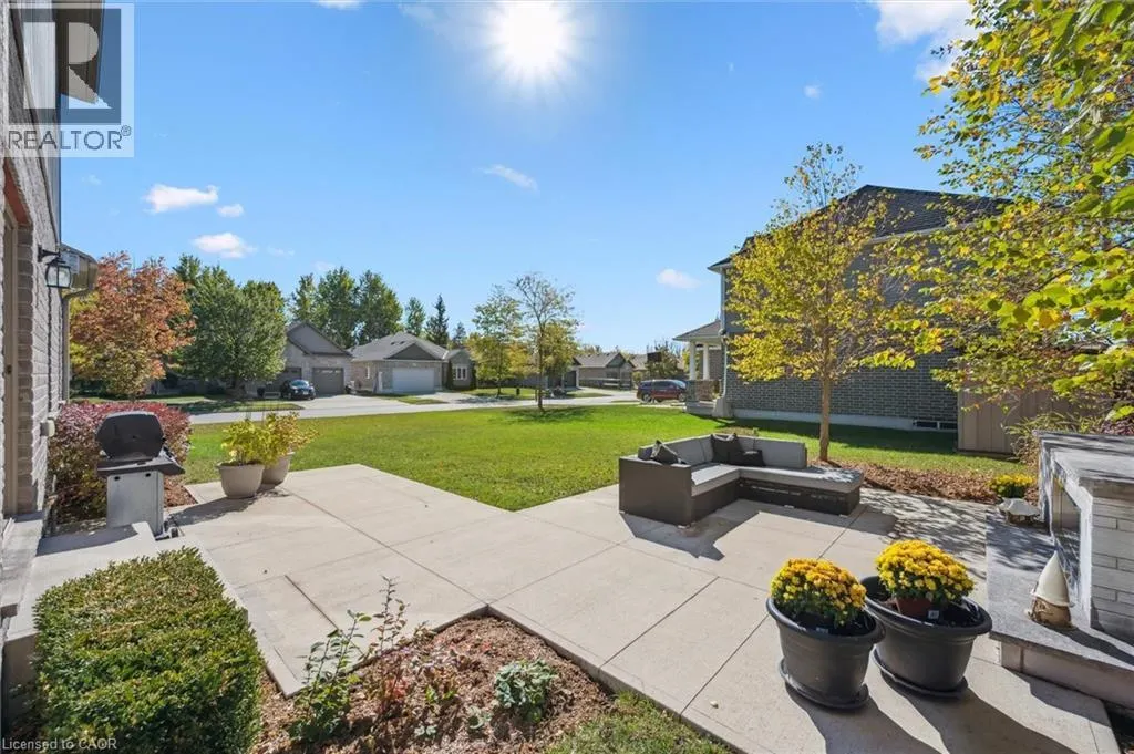 8 GRIFFITH Court