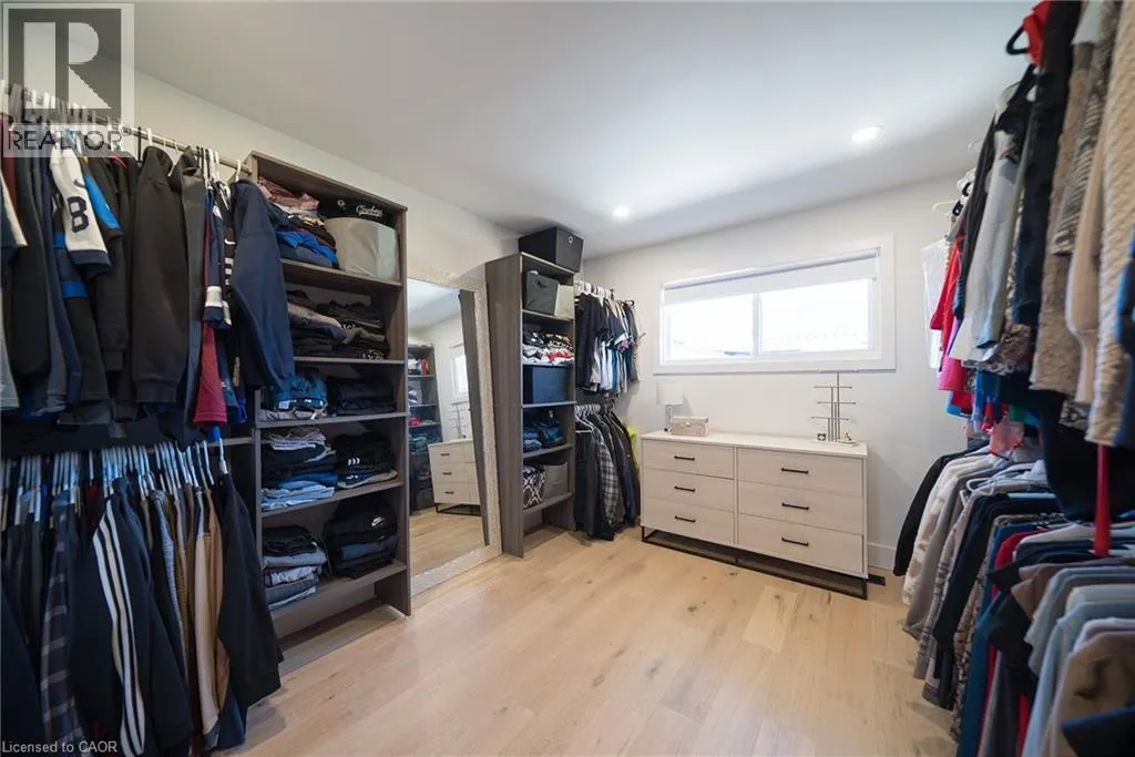 662 MOHAWK Road W