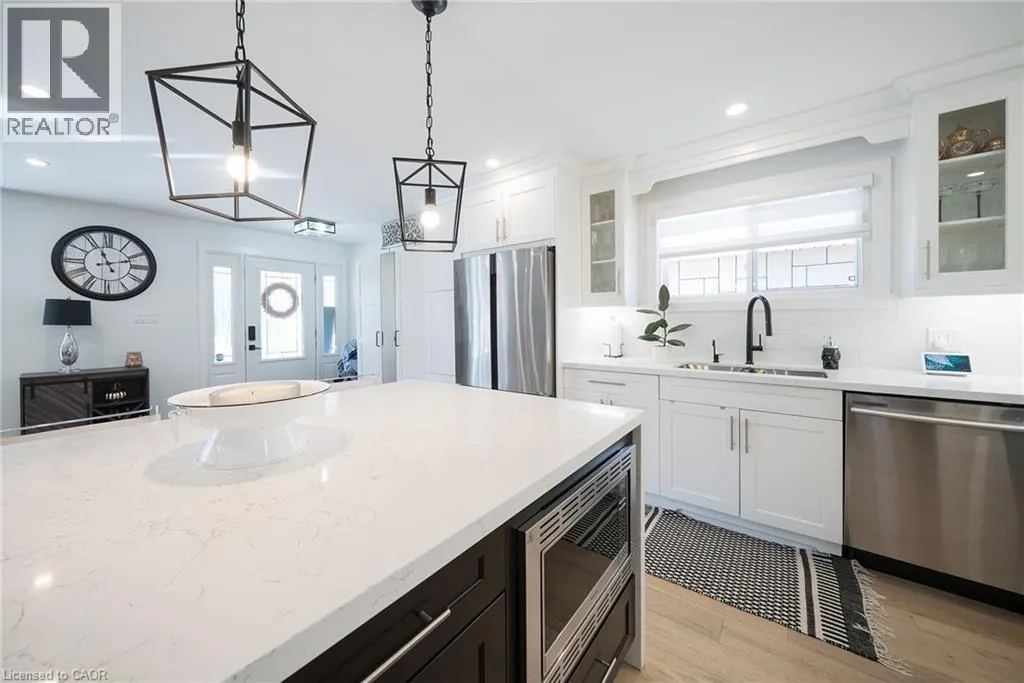 662 MOHAWK Road W