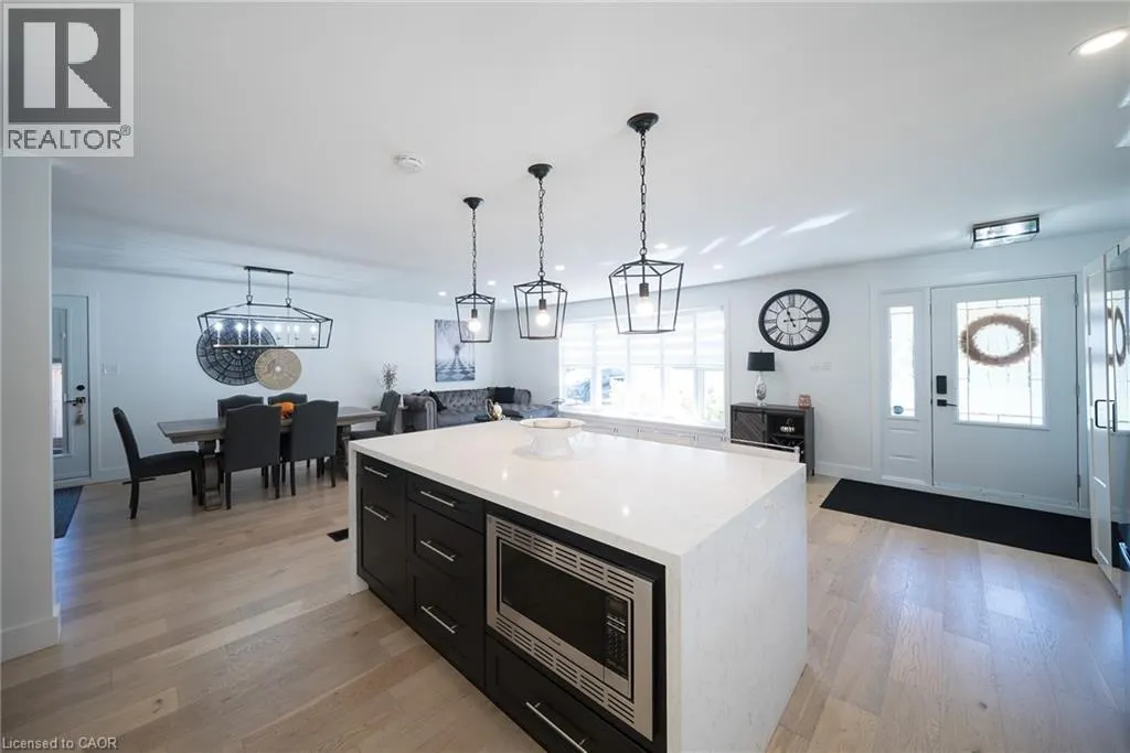 662 MOHAWK Road W