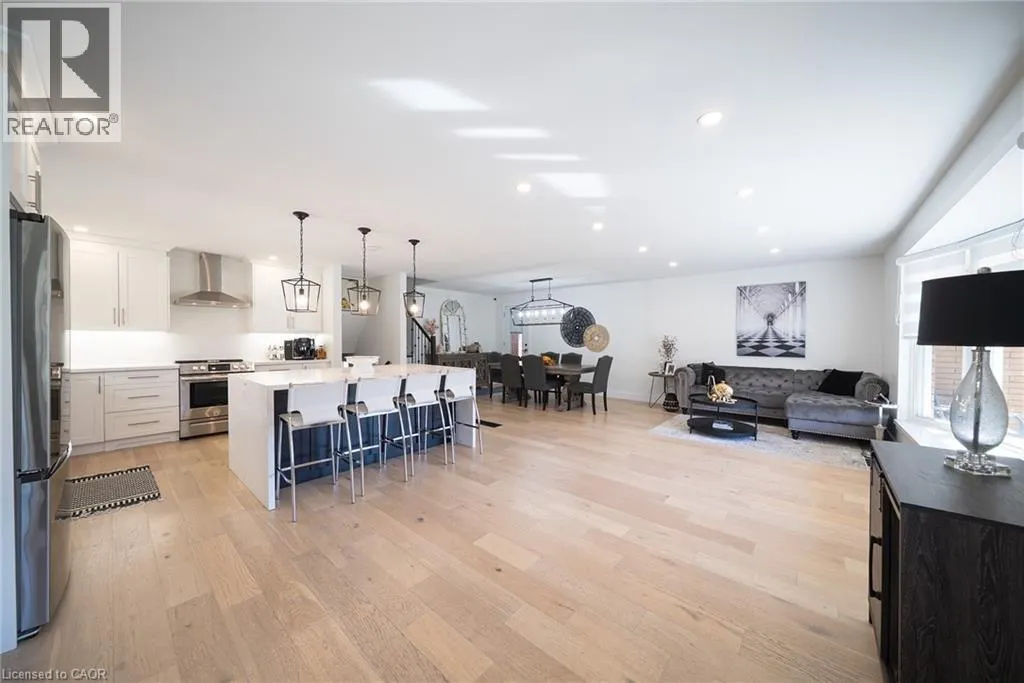 662 MOHAWK Road W