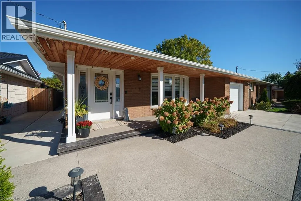 662 MOHAWK Road W