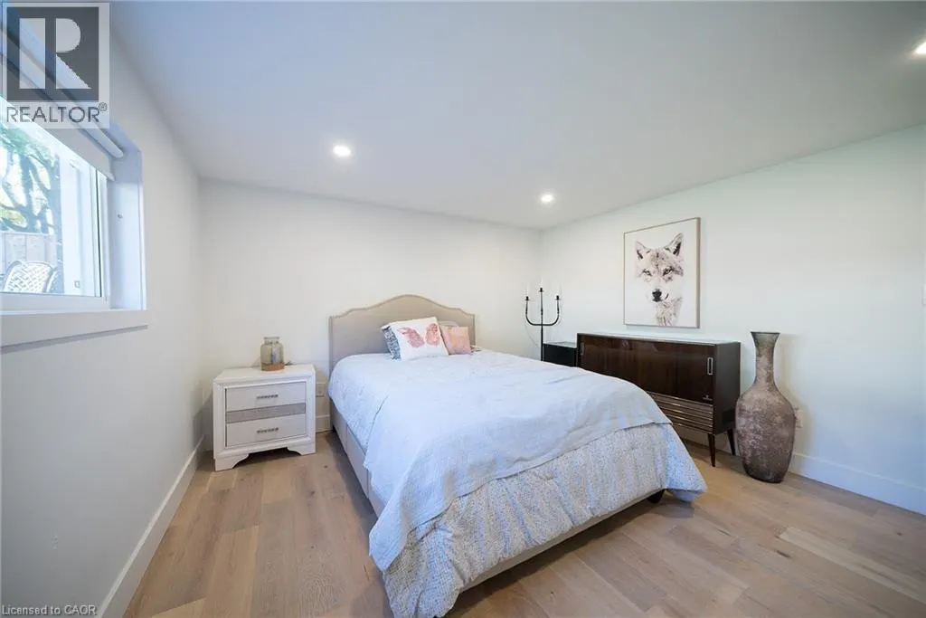 662 MOHAWK Road W