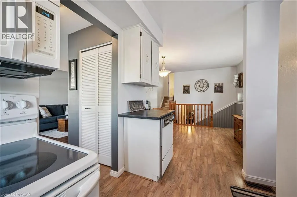 207 LAURENTIAN Drive