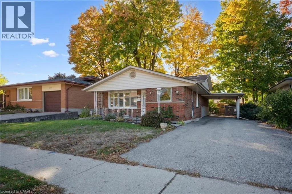 207 LAURENTIAN Drive