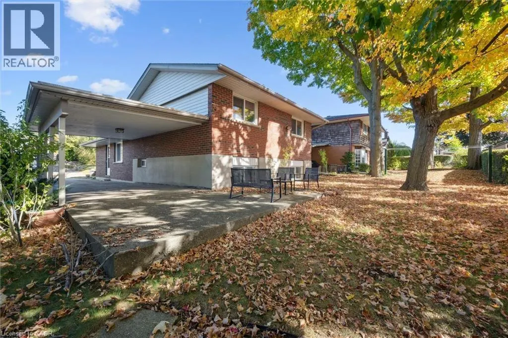 207 LAURENTIAN Drive