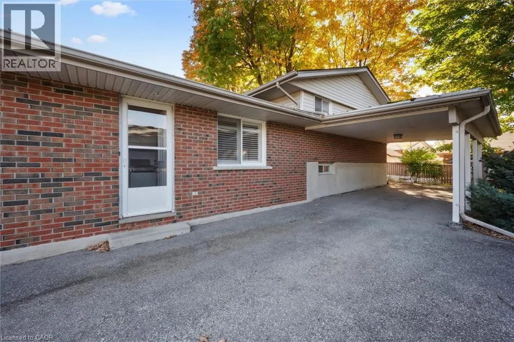 207 LAURENTIAN Drive
