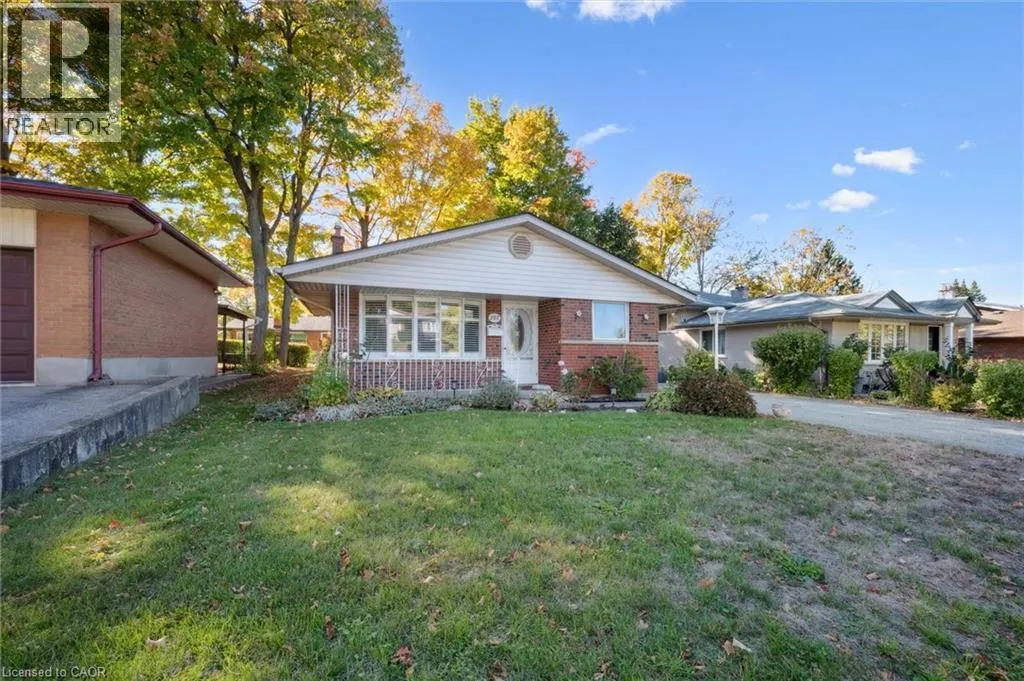207 LAURENTIAN Drive