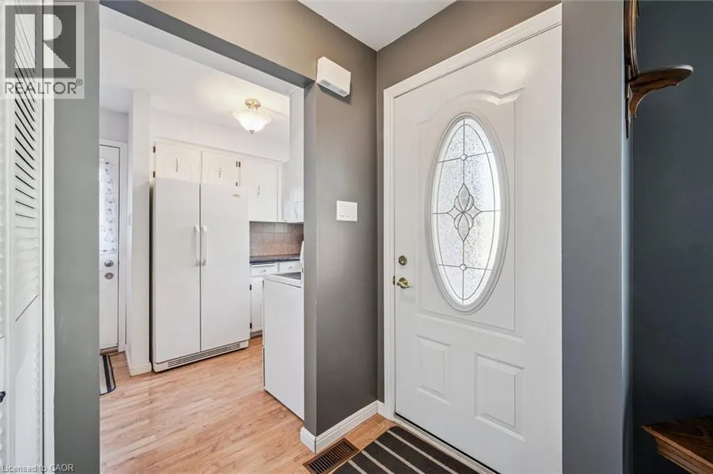 207 LAURENTIAN Drive