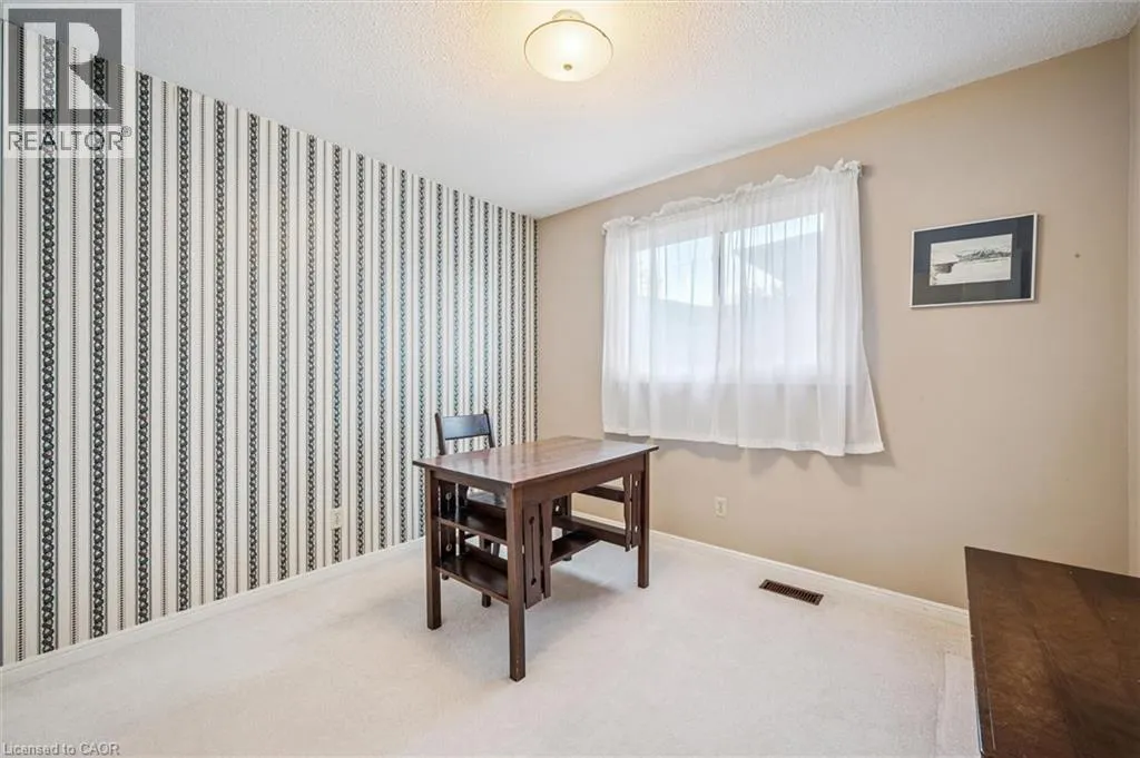 207 LAURENTIAN Drive