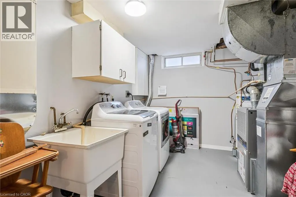 207 LAURENTIAN Drive