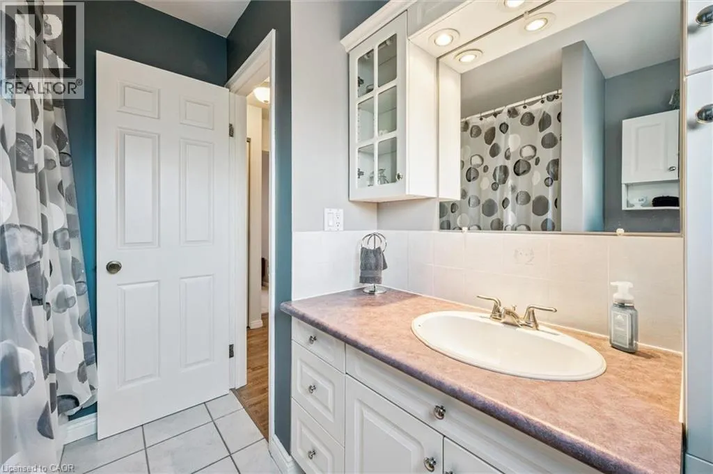 207 LAURENTIAN Drive