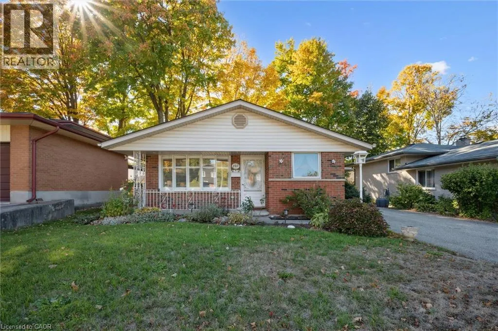 207 LAURENTIAN Drive