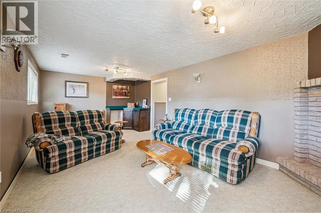 207 LAURENTIAN Drive