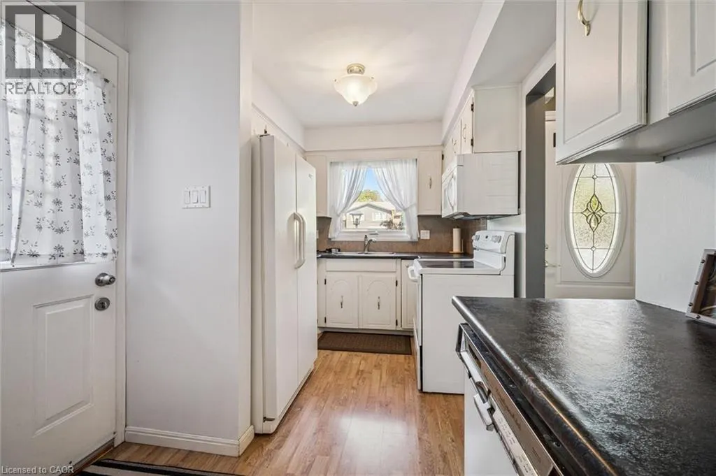 207 LAURENTIAN Drive