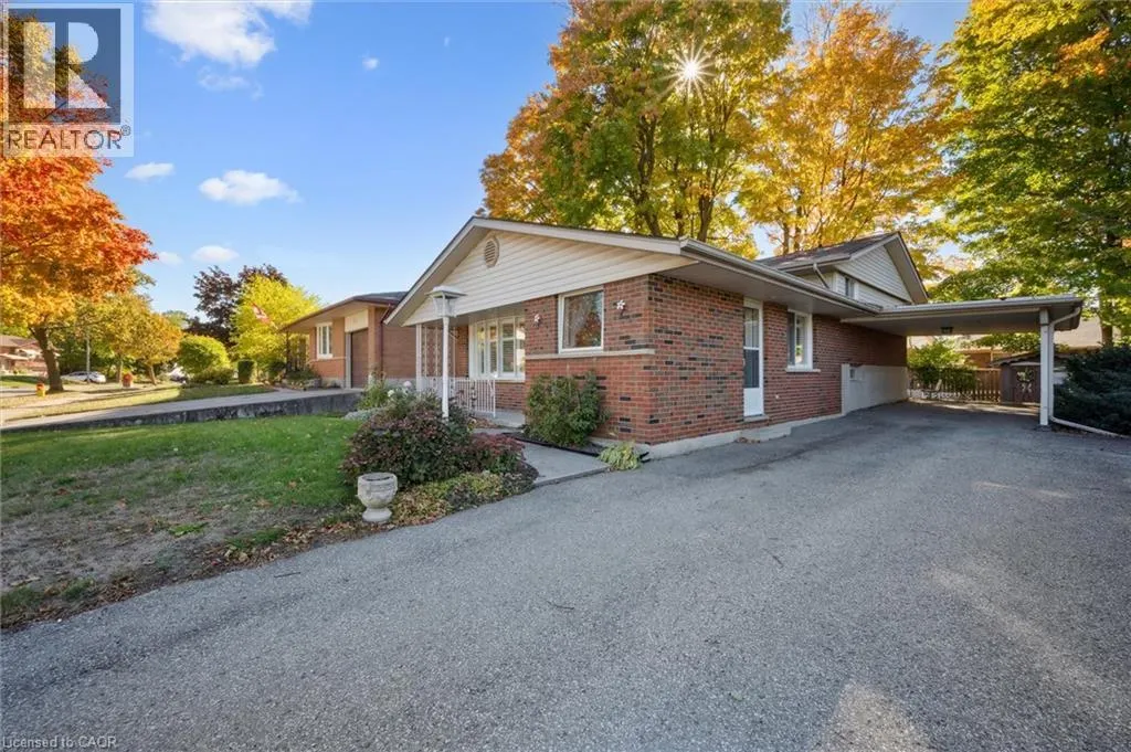 207 LAURENTIAN Drive