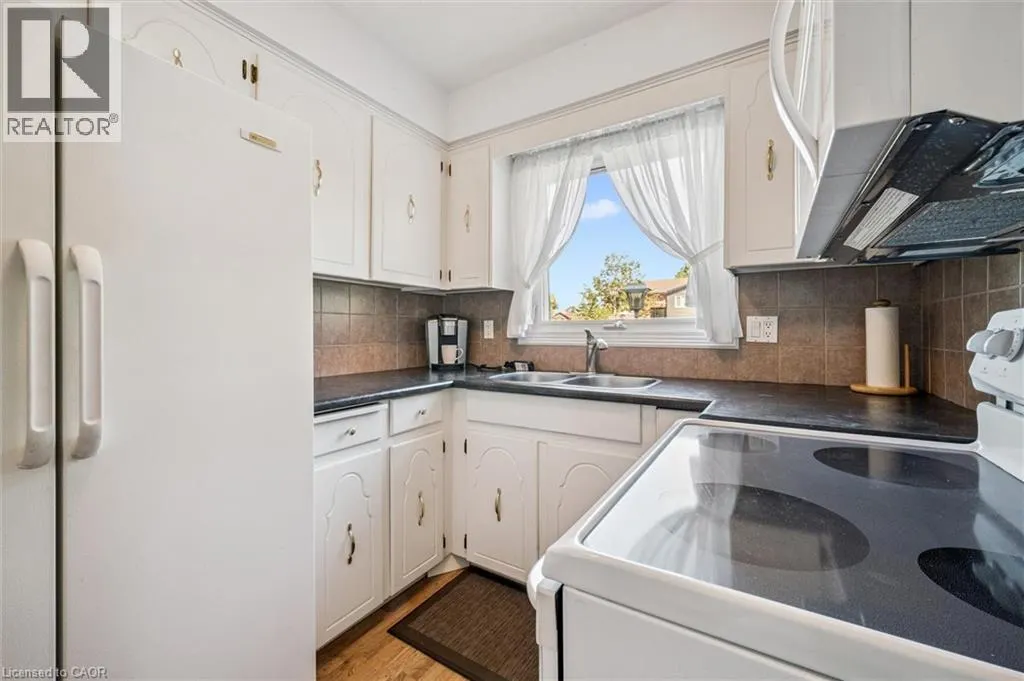 207 LAURENTIAN Drive