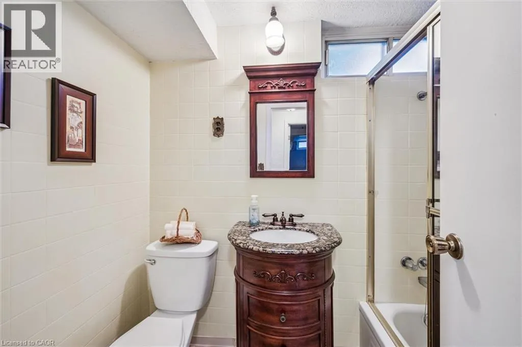 207 LAURENTIAN Drive