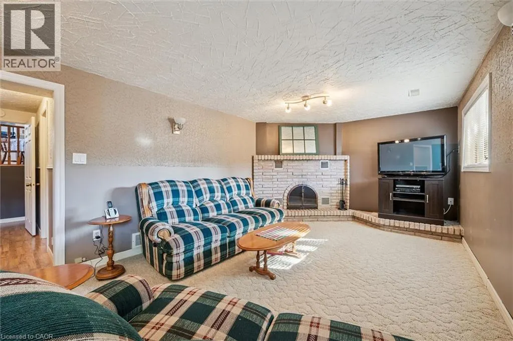 207 LAURENTIAN Drive
