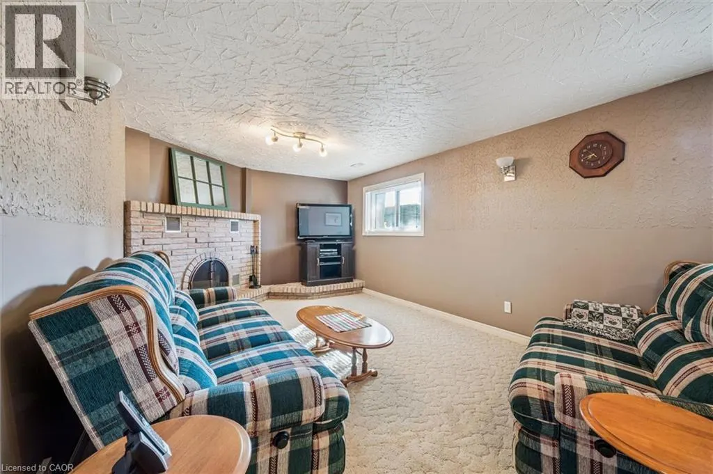 207 LAURENTIAN Drive