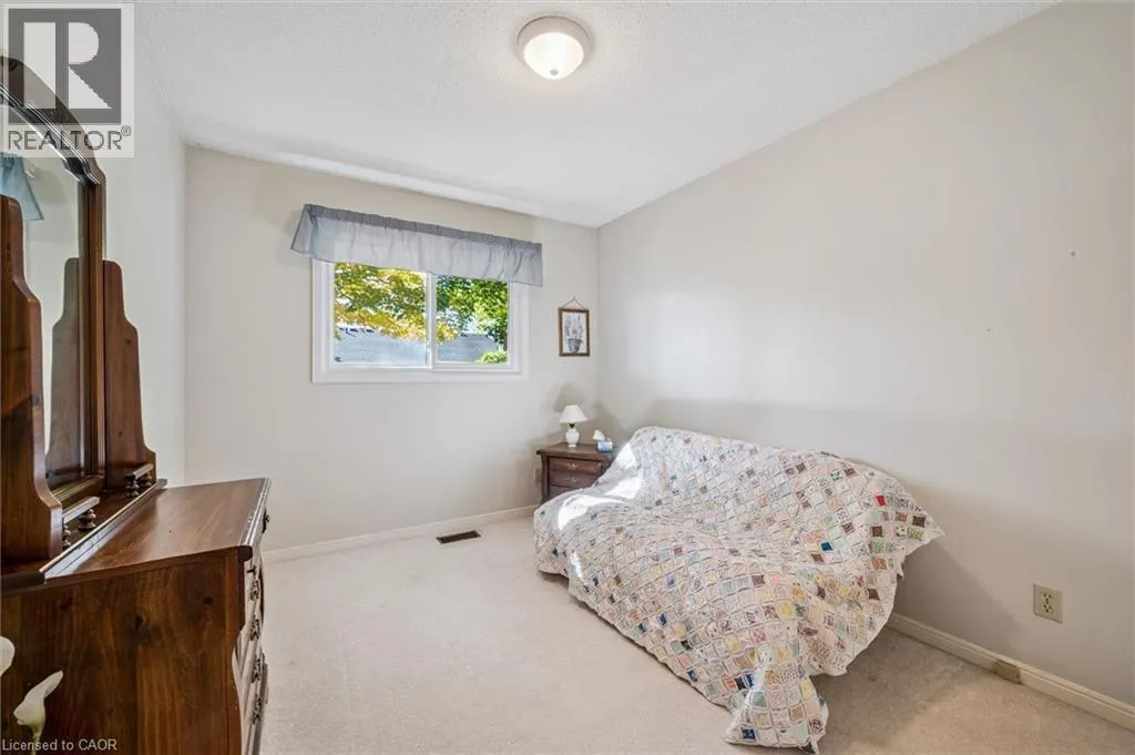 207 LAURENTIAN Drive