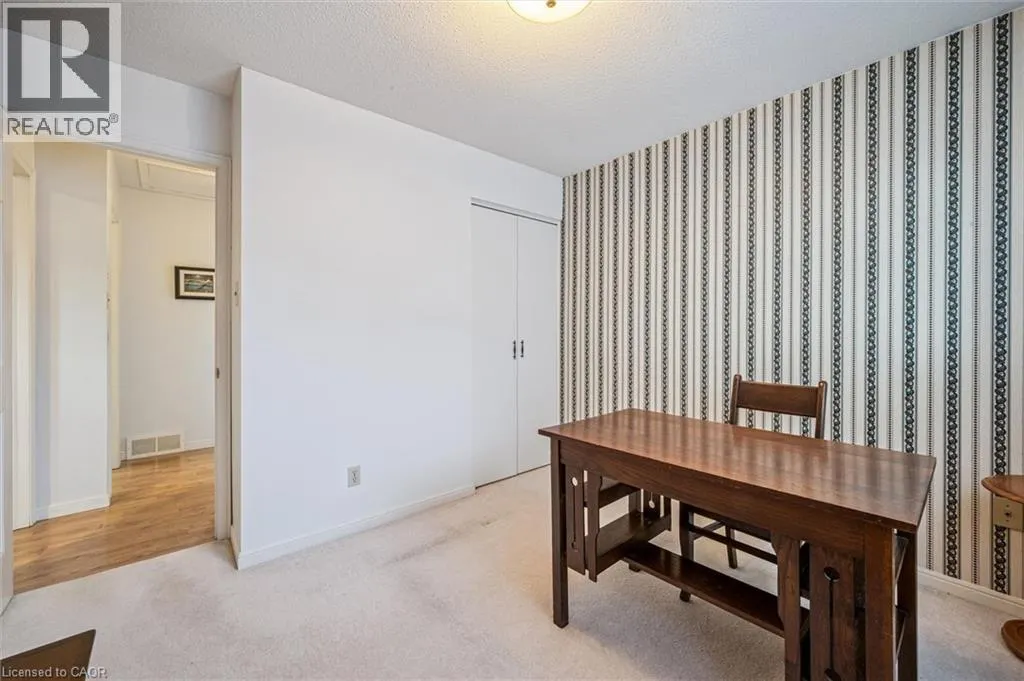 207 LAURENTIAN Drive