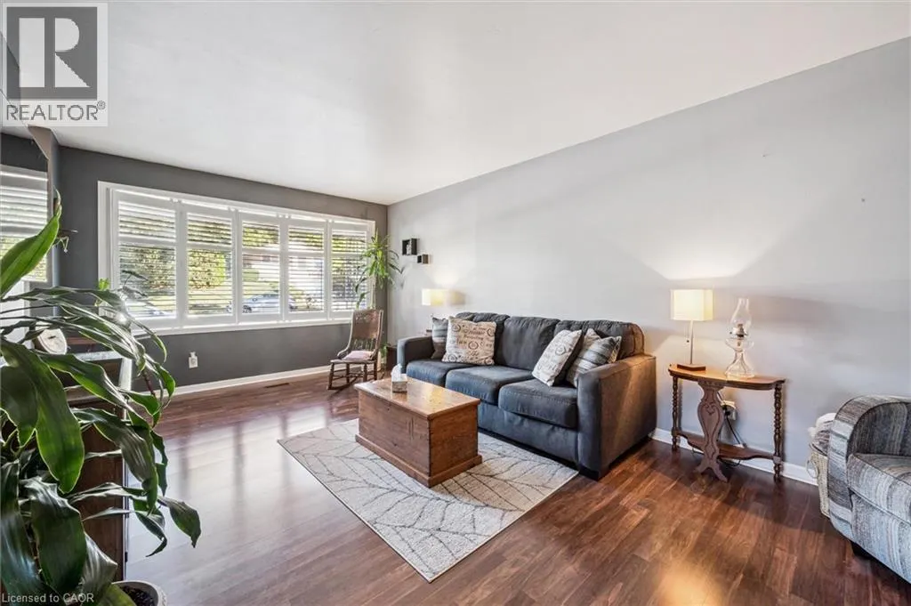 207 LAURENTIAN Drive