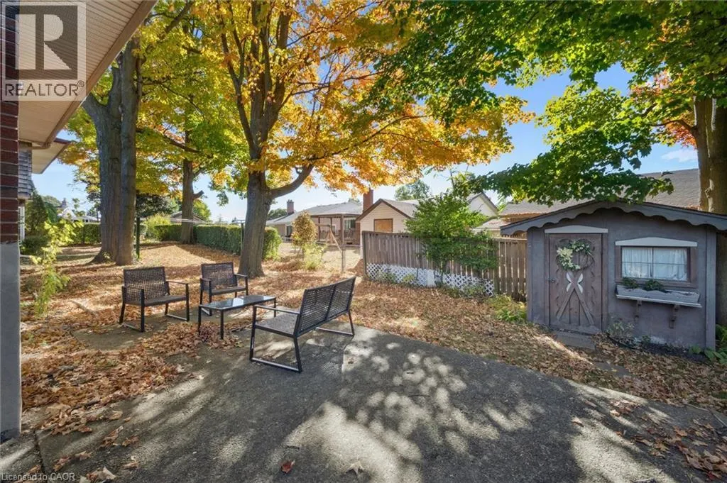 207 LAURENTIAN Drive