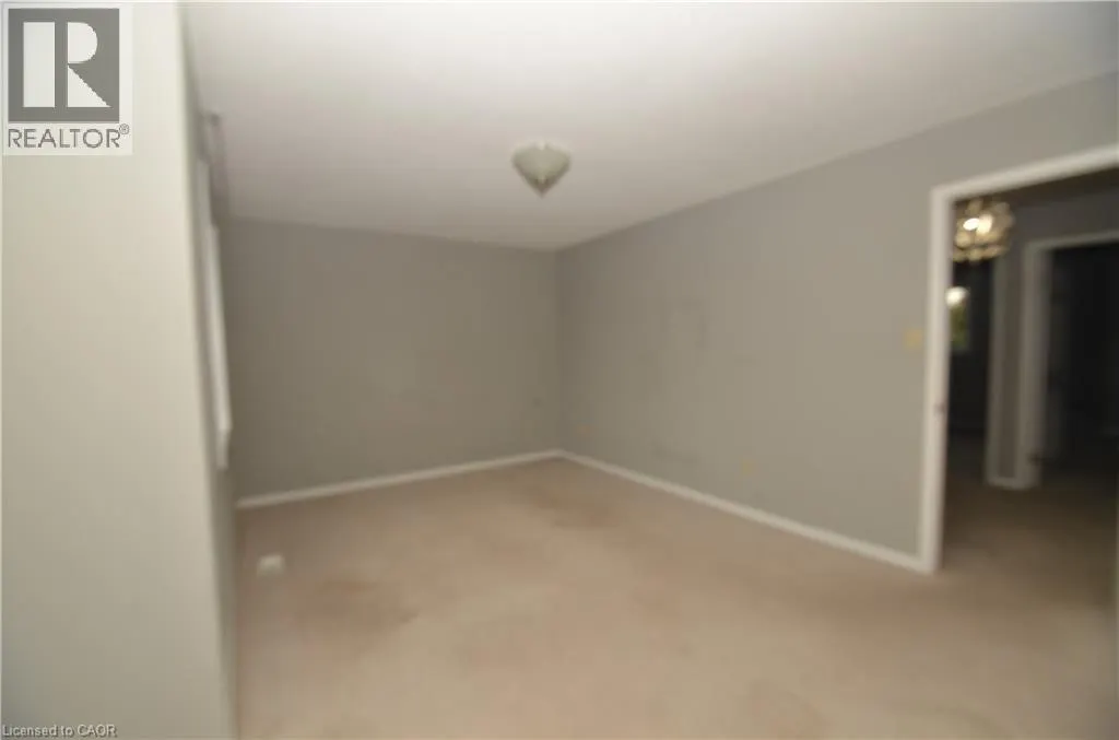25 DEVINE Crescent